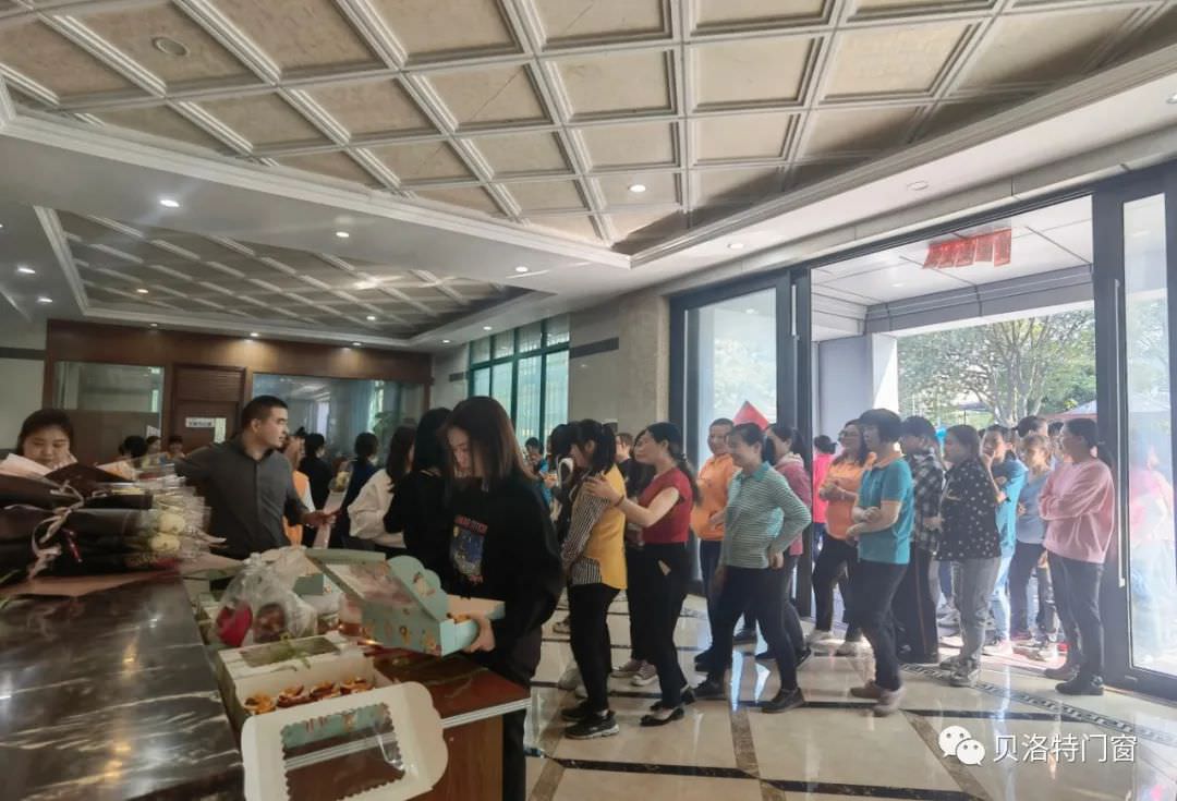 贝洛特系统门窗发放三八妇女节节日福利